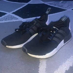 Adidas size 8 1/2 Women’s tennis shoe